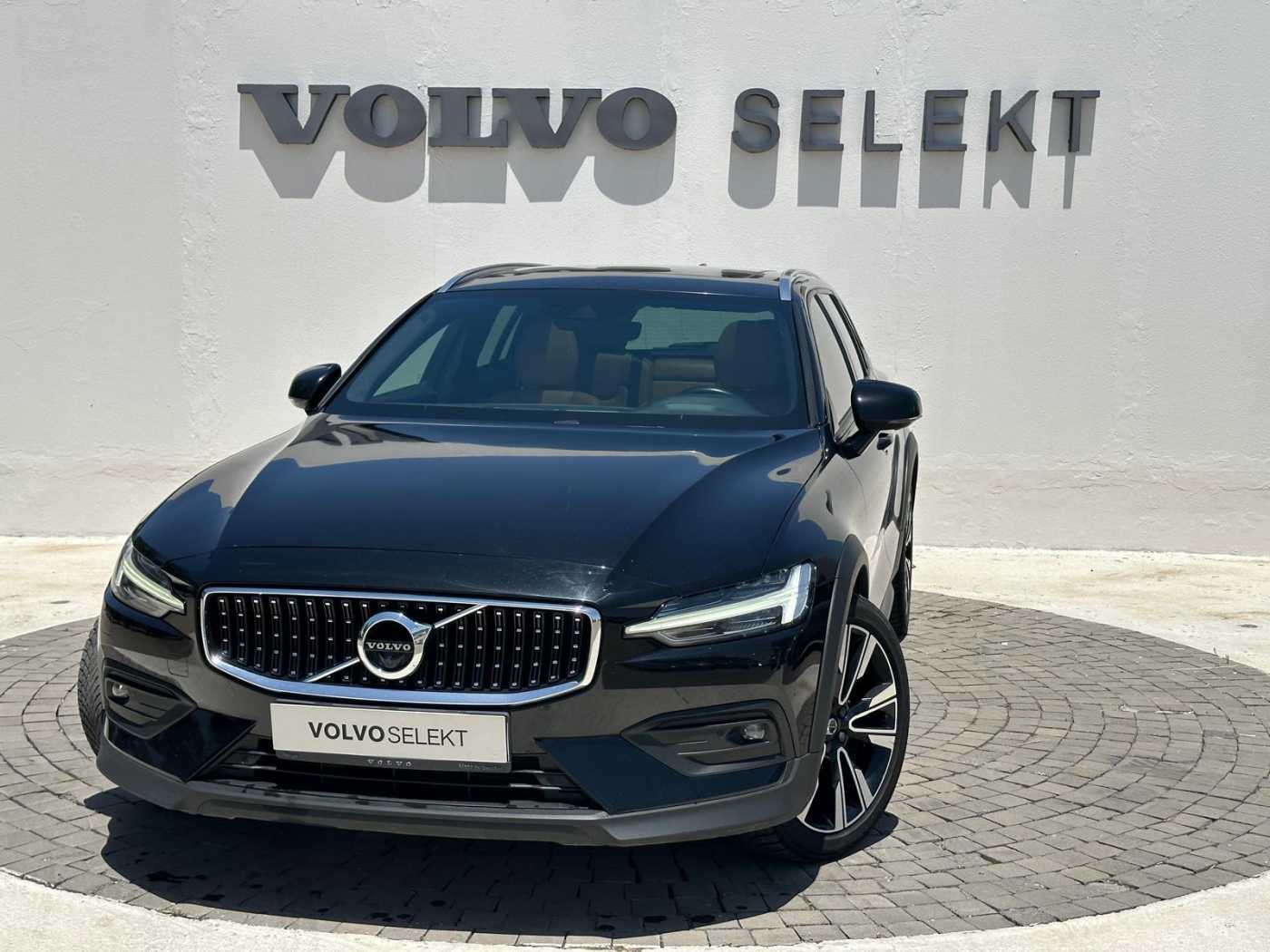 Volvo  Cross Country D4 AWD Momentum